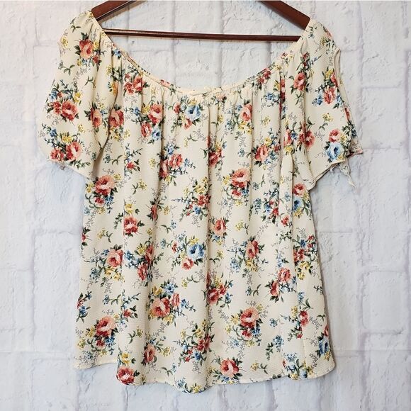 MOON KISS Floral On/Off-Shoulder Blouse - Picture 1 of 7